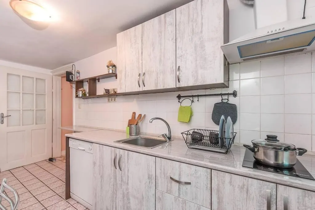 Spacious And Cozy 3 Bedroom Apartment In Downtown Sofia