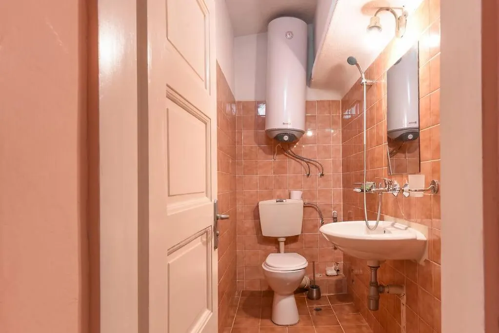 Spacious And Cozy 3 Bedroom Apartment In Downtown Sofia