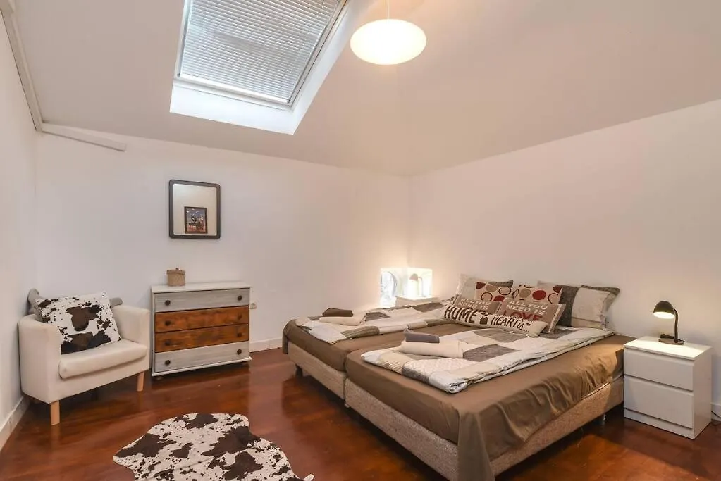 Spacious And Cozy 3 Bedroom Apartment In Downtown Sofia 0*,  Bulgarien