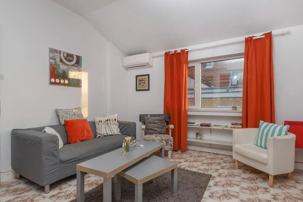 Spacious And Cozy 3 Bedroom Apartment In Downtown Sofia